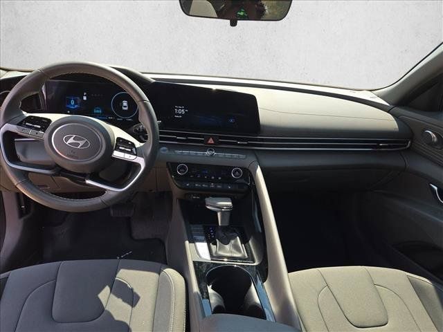 Used 2024 Hyundai Elantra SEL w/ Convenience Package FWD image 18