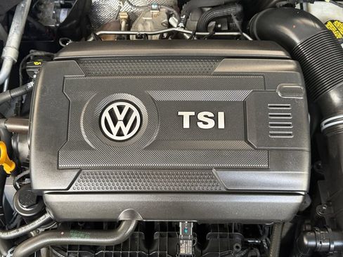 Used 2020 Volkswagen GTI SE FWD image 20