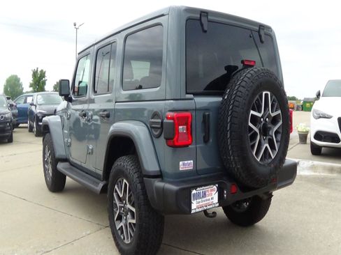 Used 2024 Jeep Wrangler Unlimited Sahara w/ Safety Group AWD/4WD image 8