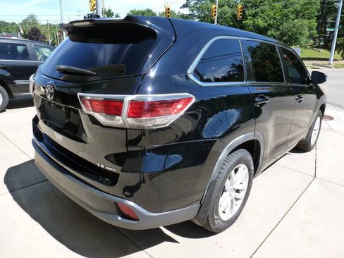Used 2015 Toyota Highlander LE AWD/4WD image 2