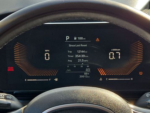 Used 2025 Kia Carnival FWD image 20