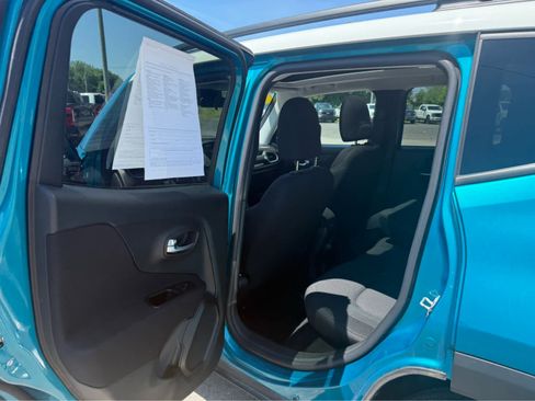 Used 2021 Jeep Renegade Latitude image 17