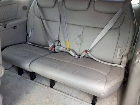 Used 2004 Toyota Sienna XLE w/ XLE Pkg 14 FWD image 17