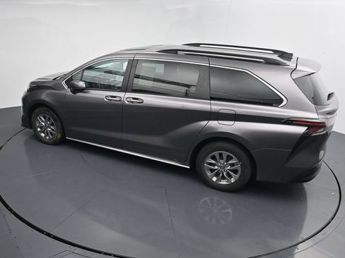 Used 2024 Toyota Sienna XLE FWD image 24