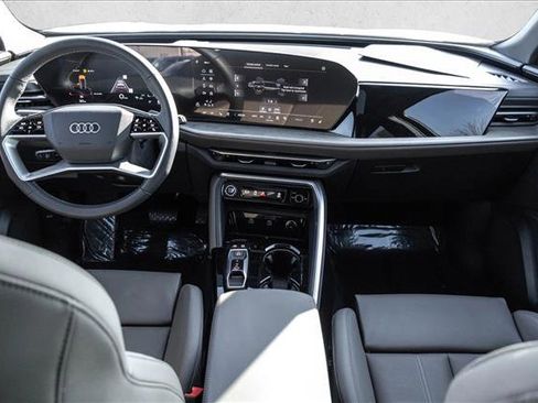 Certified 2025 Audi Q5 Premium Plus image 21