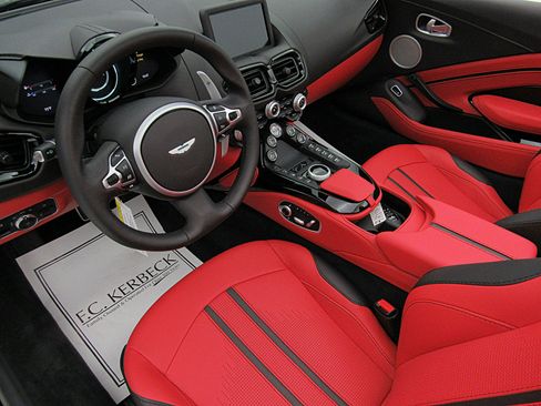 Used 2023 Aston Martin V8 Vantage Roadster image 27