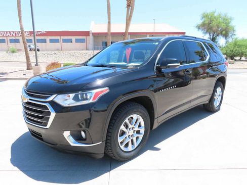 Used 2020 Chevrolet Traverse LT FWD image 3