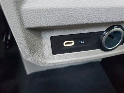 Certified 2023 Volkswagen Tiguan SE image 11