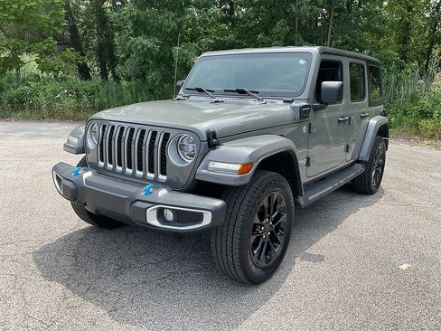 Used 2022 Jeep Wrangler Unlimited Sahara w/ Cold Weather Group AWD/4WD image 3