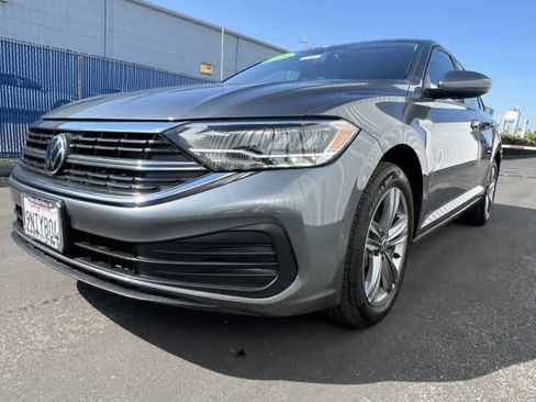 Used 2024 Volkswagen Jetta SE image 9