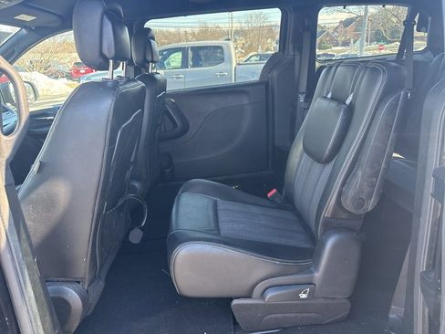 Used 2015 Chrysler Town & Country S image 6