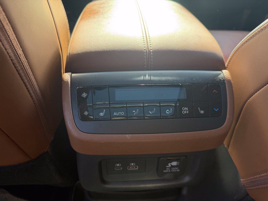 Used 2023 Nissan Pathfinder Platinum w/ Cargo Package AWD/4WD image 6
