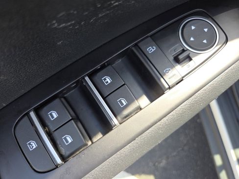 Used 2025 Kia Soul LX w/ LX Technology Package FWD image 26