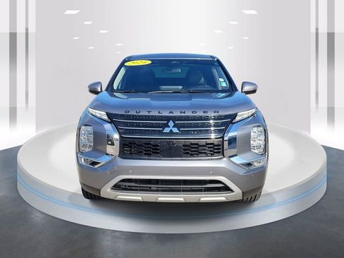 Used 2024 Mitsubishi Outlander SE image 2