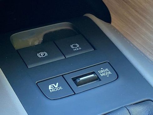 Used 2024 Toyota Venza XLE AWD/4WD image 27