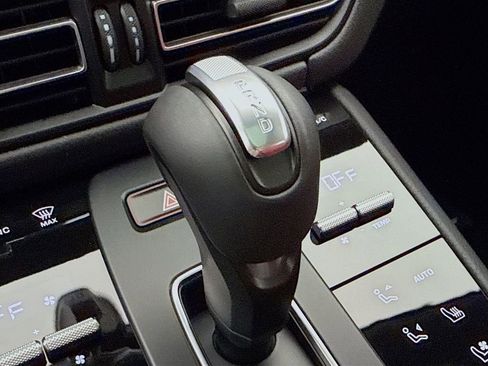 New 2026 Porsche Macan image 21