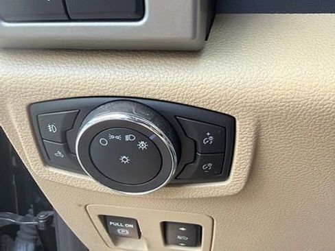 Used 2018 Ford F150 Lariat w/ Equipment Group 502A Luxury AWD/4WD image 10