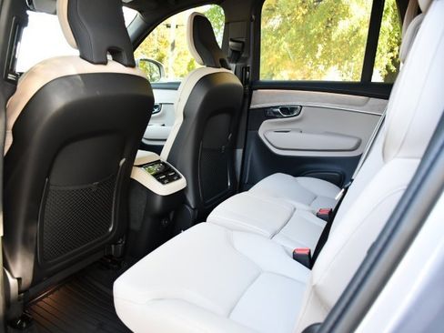 New 2026 Volvo XC90 B6 Plus w/ Protection Package Premier image 17