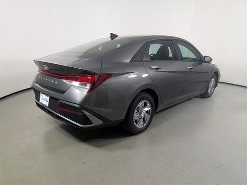 New 2025 Hyundai Elantra SE image 7