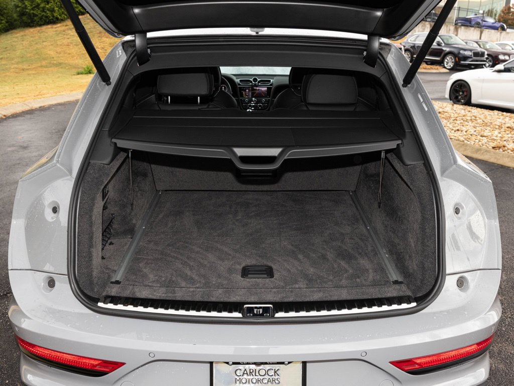 Used 2024 Bentley Bentayga Extended Wheelbase AWD/4WD image 59