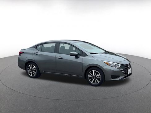 Used 2025 Nissan Versa SV image 2
