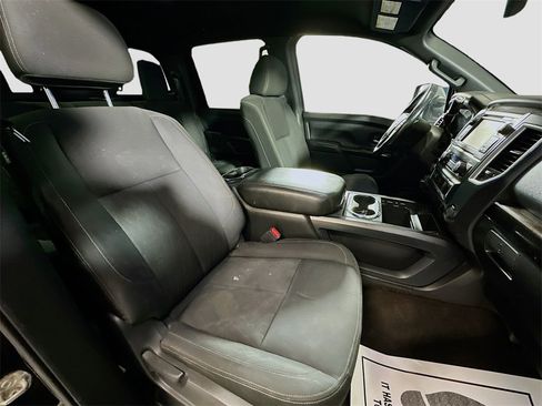 Used 2018 Nissan Titan SV w/ SV Convenience Package image 28