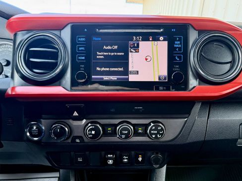 Used 2019 Toyota Tacoma TRD Sport AWD/4WD image 23