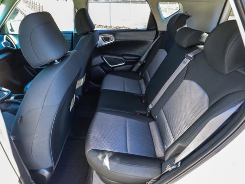 Used 2022 Kia Soul LX image 34