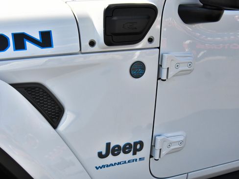 Used 2023 Jeep Wrangler Unlimited Rubicon 4xe w/ Steel Bumper Group image 16