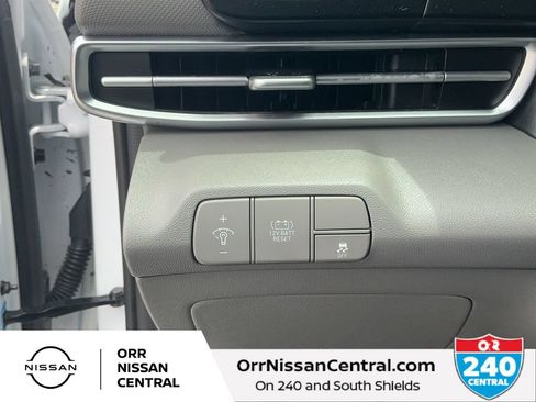 Used 2025 Hyundai Elantra Hybrid FWD image 18