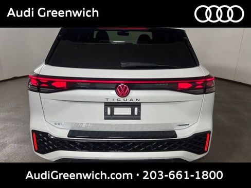 Used 2025 Volkswagen Tiguan SEL R-Line AWD/4WD image 6