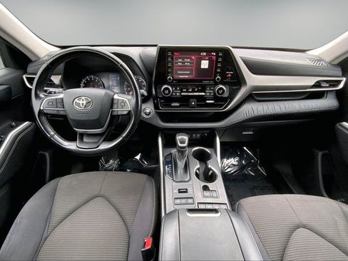 Used 2022 Toyota Highlander LE AWD/4WD image 15