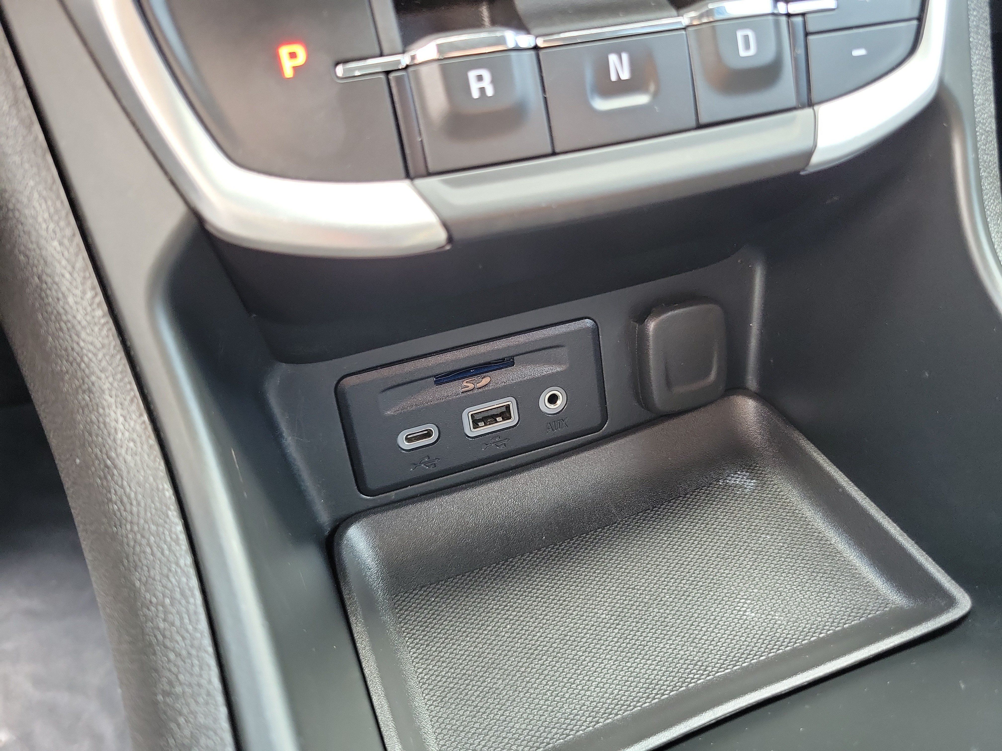 Used 2024 GMC Terrain SLT FWD image 28