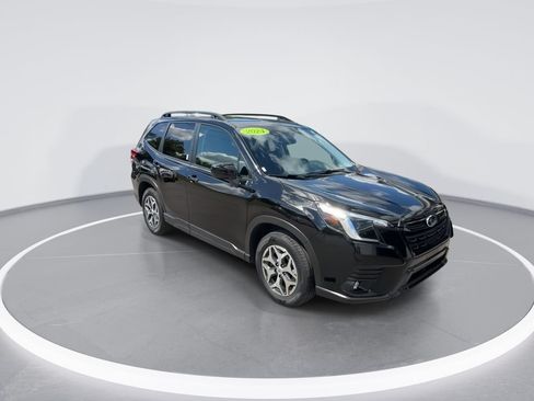 Used 2024 Subaru Forester Premium AWD/4WD image 2