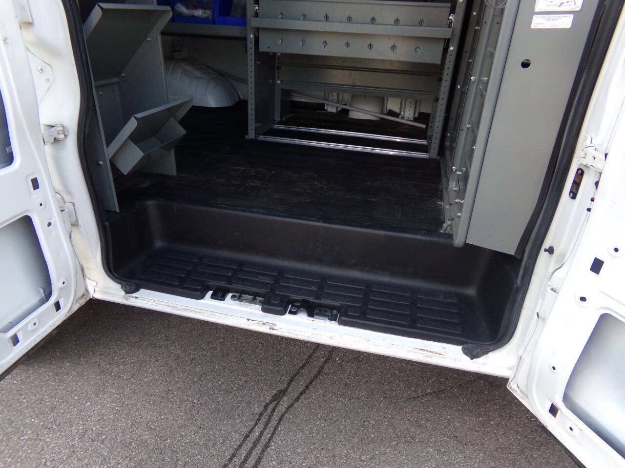 Used 2015 Chevrolet Express 2500 RWD image 16