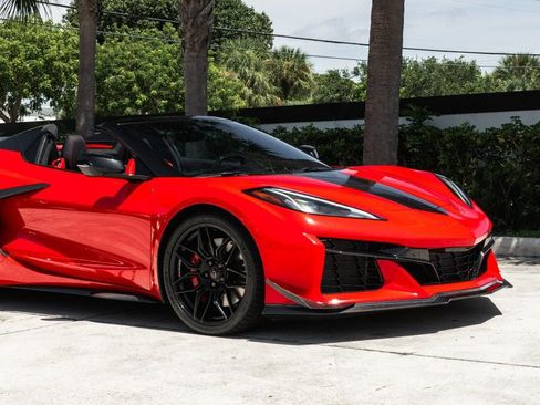 Used 2023 Chevrolet Corvette Z06 RWD image 12
