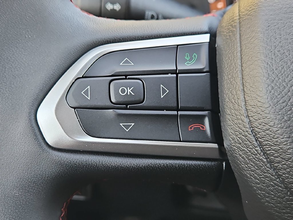 Used 2025 Jeep Compass Trailhawk AWD/4WD image 16