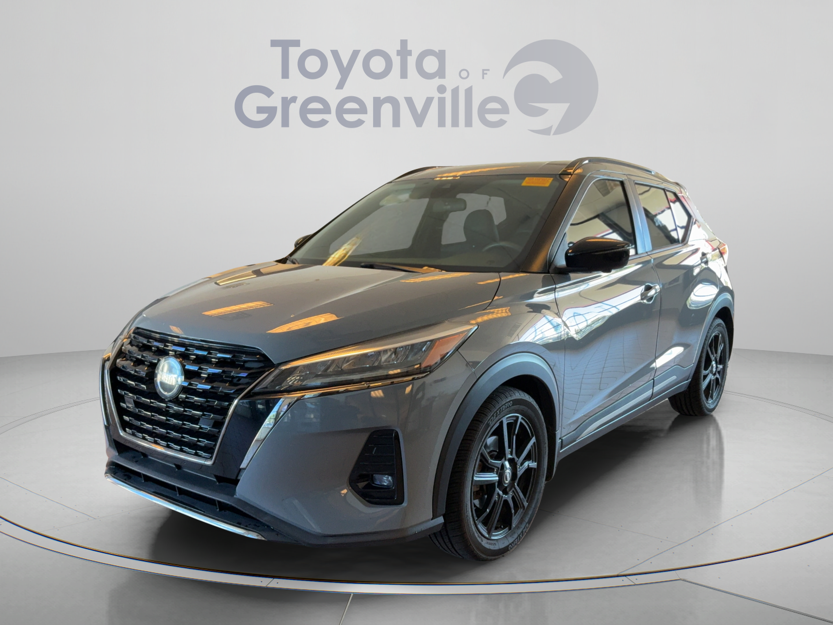 Used 2021 Nissan Kicks SR w/ SR Premium Package FWD image 1