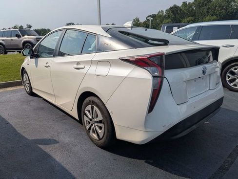 Used 2017 Toyota Prius Four w/ Premium Convenience Package FWD image 4
