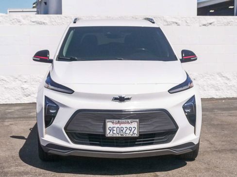 Used 2023 Chevrolet Bolt EUV LT w/ Convenience Package FWD image 2
