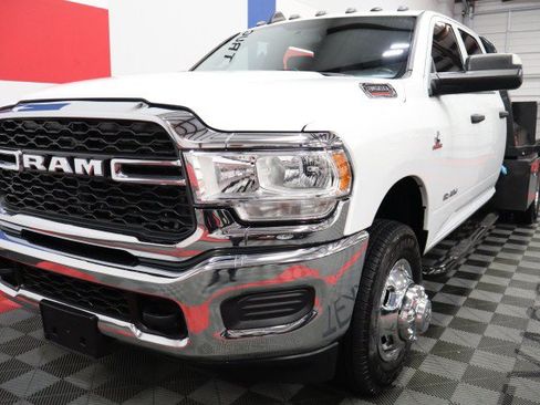 Used 2022 RAM 3500 Tradesman w/ Chrome Appearance Group AWD/4WD image 3