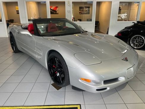 Used 2001 Chevrolet Corvette Convertible w/ Preferred Equipment Group2 RWD image 2