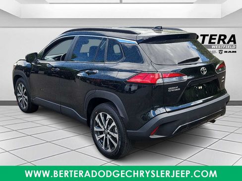 Used 2025 Toyota Corolla Cross XLE AWD/4WD image 4
