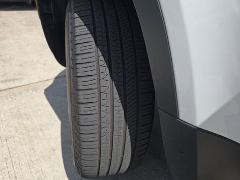 Used 2025 Land Rover Defender 110 S image 27