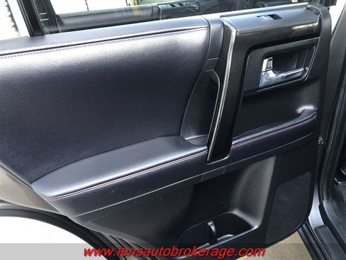 Used 2019 Toyota 4Runner TRD Off-Road Premium AWD/4WD image 19
