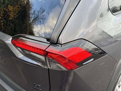 Certified 2022 Toyota RAV4 LE image 10