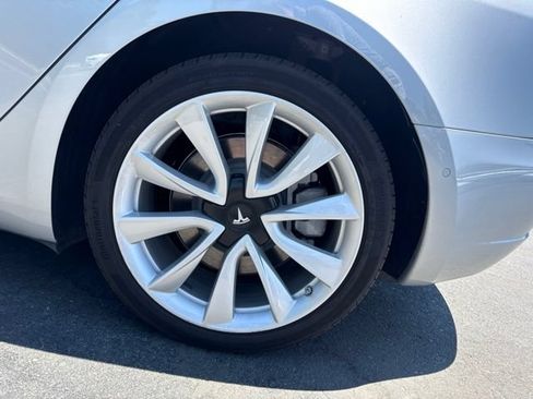 Used 2018 Tesla Model 3 Long Range RWD image 11