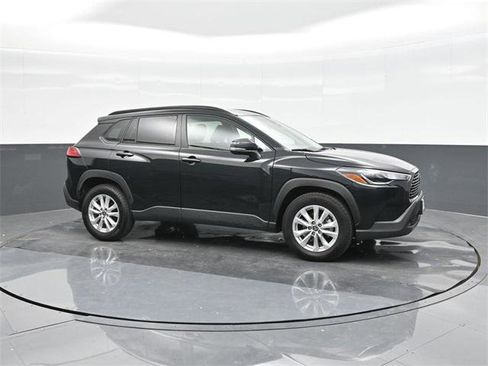 Certified 2025 Toyota Corolla Cross LE image 17