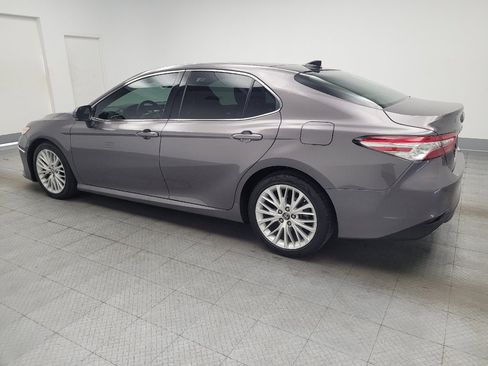 Used 2018 Toyota Camry XLE FWD image 3