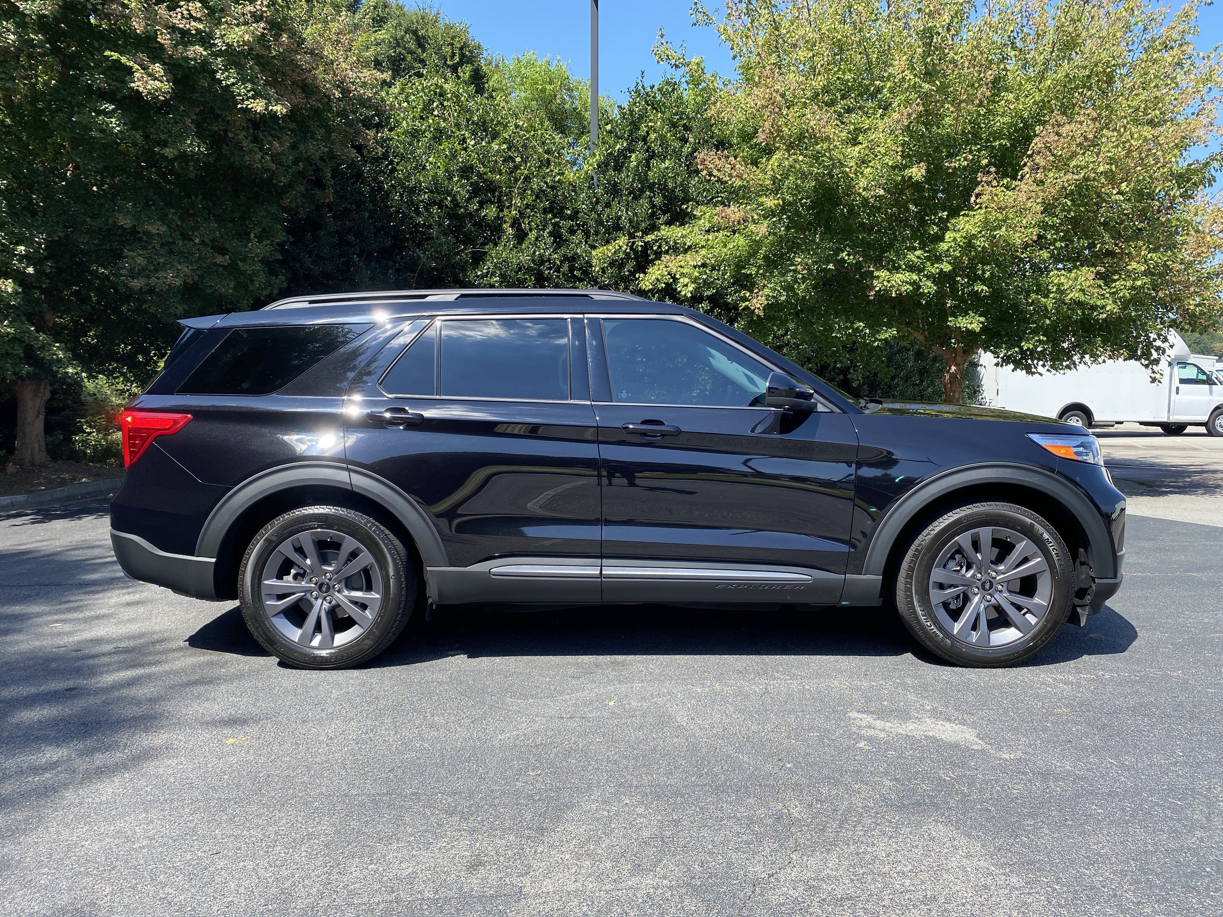 Used 2023 Ford Explorer XLT w/ Equipment Group 202A RWD image 10